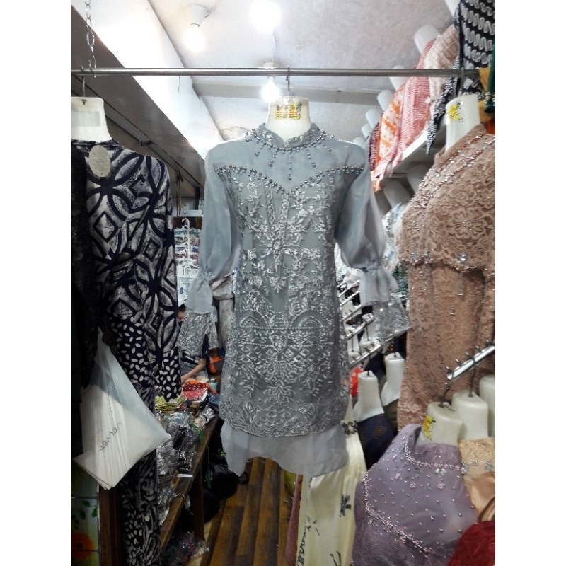 kebaya  tunik wisuda modern broklat corneli plus payet warna silver