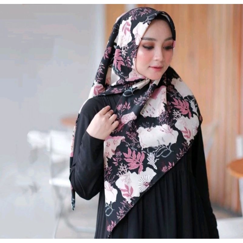 Jilbab segitiga instan motif/ Hijab Instan motif