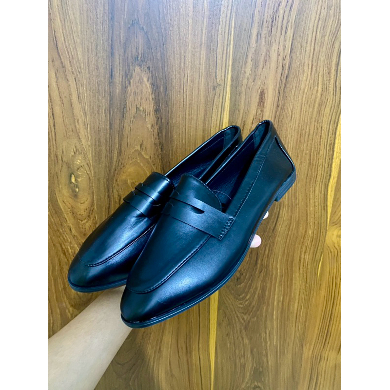 Berrybenka Loafer Shoes Black (preloved)