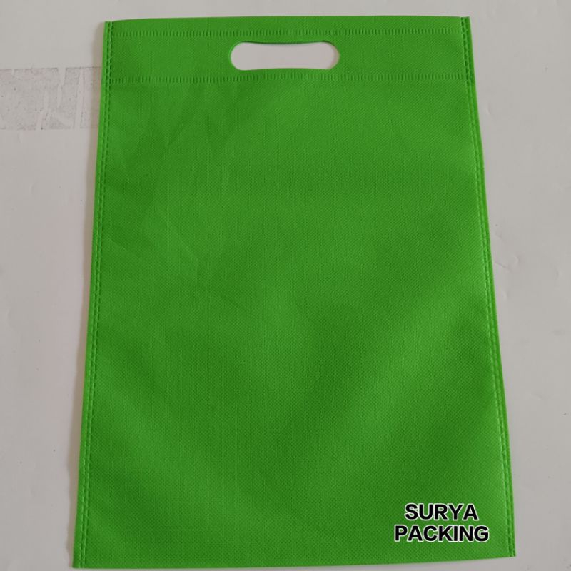 

iDk90 Goodie bag Oval ( ISI 100 PCS) Tas Undangan Spunbond Kain