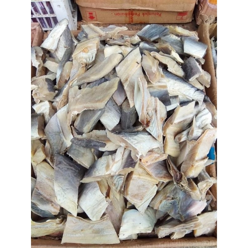 

Cucut monyong potong ikan asin ini tersedia dari 250 gr sampai 1 kg kualitas ikan yang super dan harga yang ekonomis