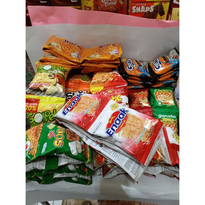 

paket snack ecerRp1000.isi10renteng(100biji),bisa untuk cemilan dan di jual lagi