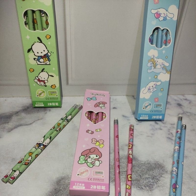 

Pensil Sanrio isi 12 pcs free serutan kirim motif random