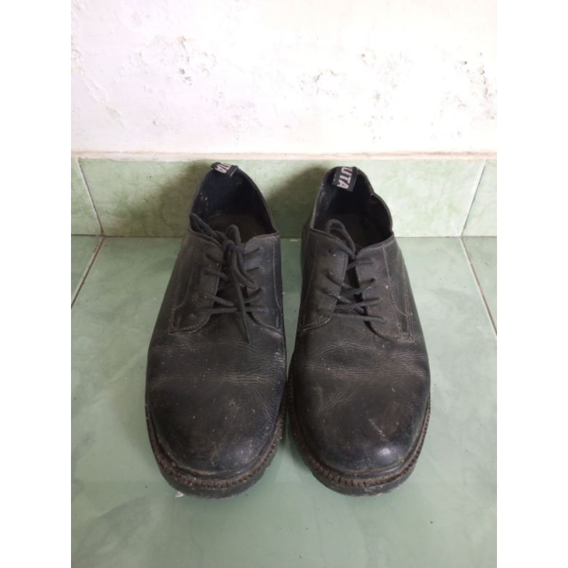 Sepatu Docmart - Lucca Utara Footwear