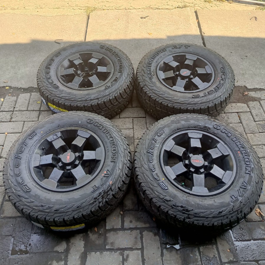 Velg Mobil Bekas TRD R16X7,5 Baut 6 PCD 6X139 + 265 70 R16 (2024)