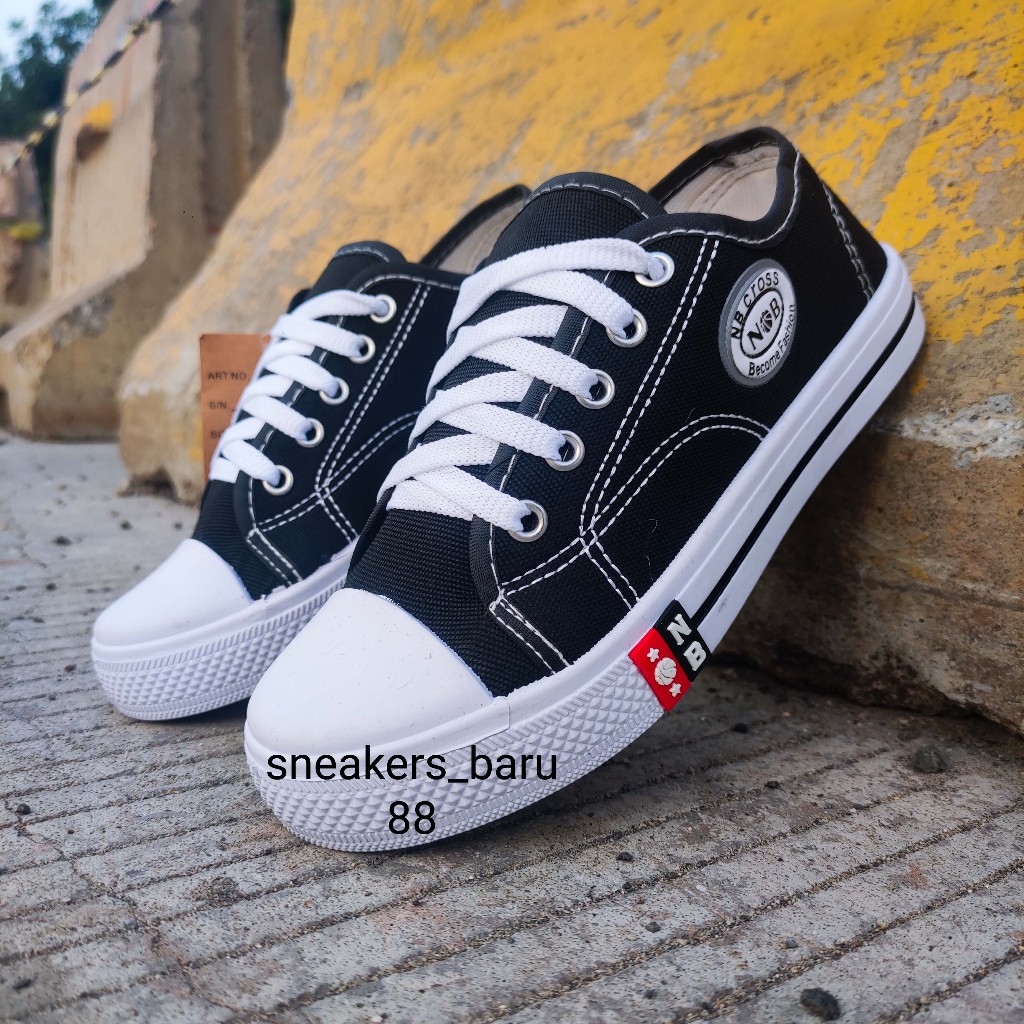 sepatu merek NB hitam putih sepatu pilihan anak sekolah ukuran lengkap terbaru model tali dan pereka