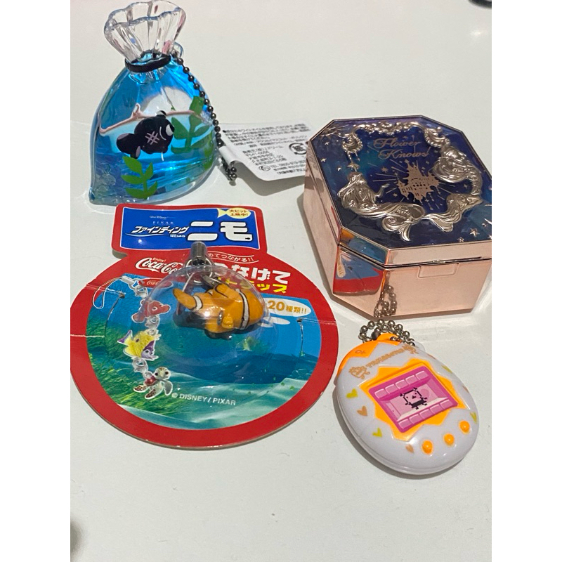 trinkets keychain keyring gotochi finding nemo tamagotchi flower knows fish tank drawing pouch