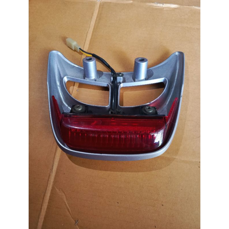 behel begel lampu stop tail buntut belakang fizr dual tone LVS assy untuk tahun 2000 original baru n