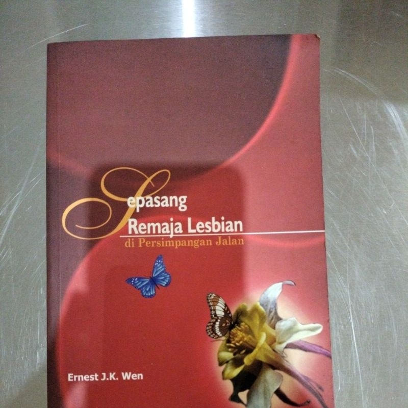 Novel SEPASANG REMAJA LESBIAN DI PERSIMPANGAN JALAN