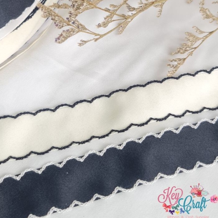 

PROMO SPESIAL Pita Korea Lace Classic black and white size 25cm