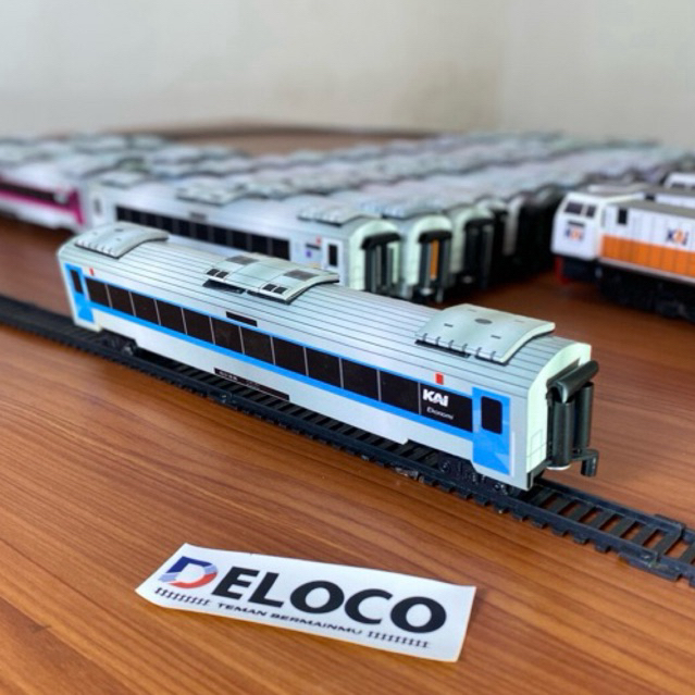 Miniatur gerbong kereta api ekonomi new generation 2024 garis biru bahan kayu railking