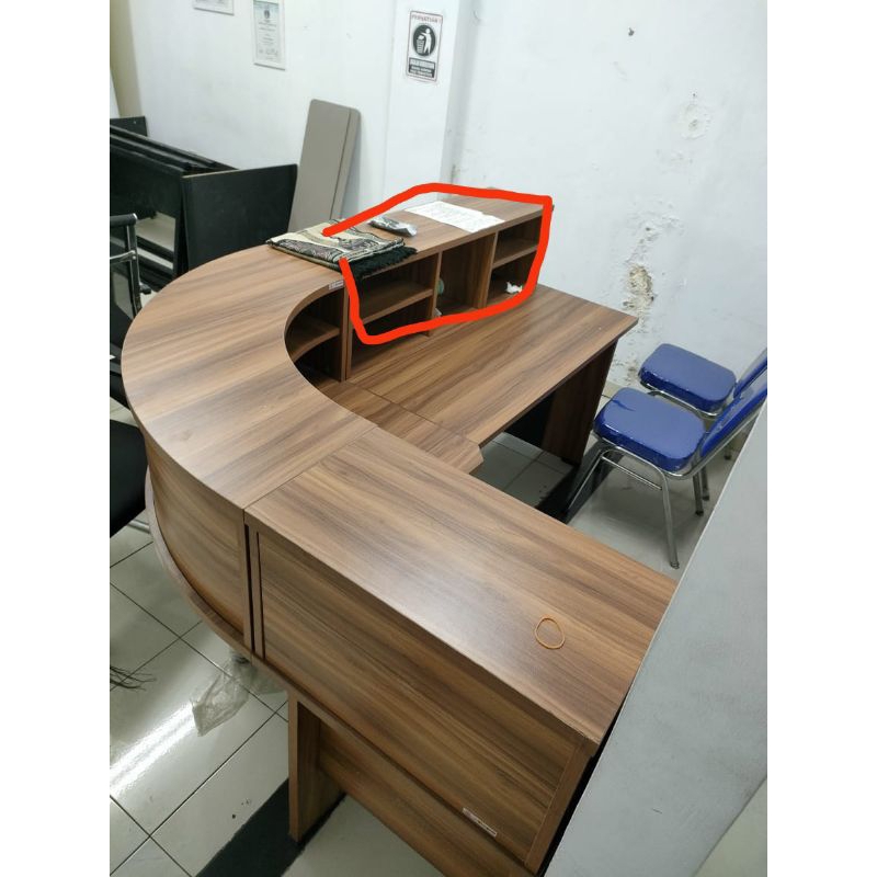 meja counter resepsionis frontdesk