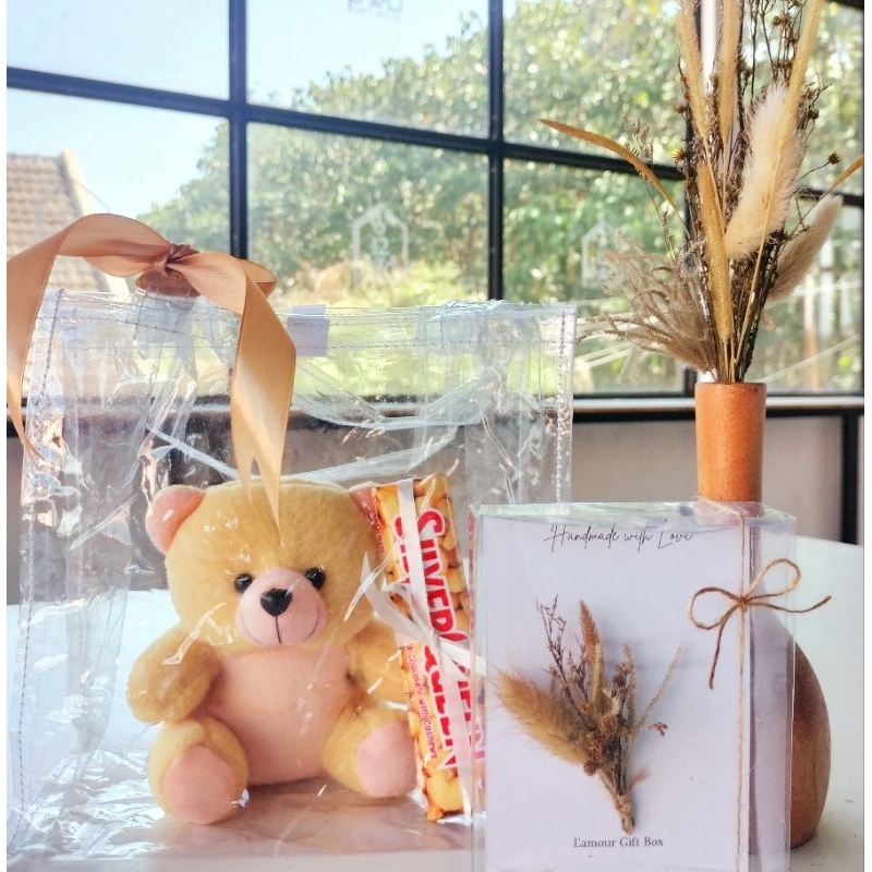 

Juillet Hampers / Hadiah Ultah / Hadiah Wisuda / Hadiah Anniversary