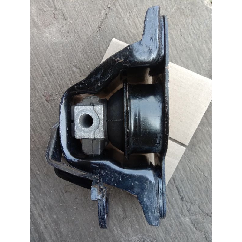Engine Mounting bagian kanan Nissan grand Livina