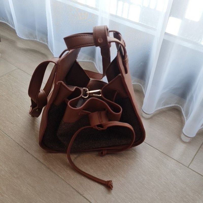 tas selempang coklat
