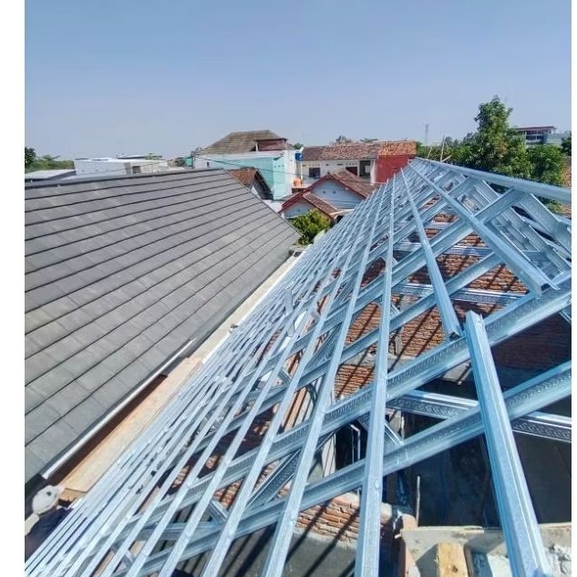 pemasangan rangka atap rumah genteng flat beton kuat dan kokoh