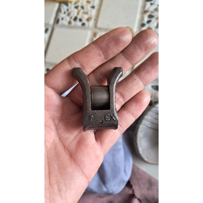 Roker arm CBR250 R CBU