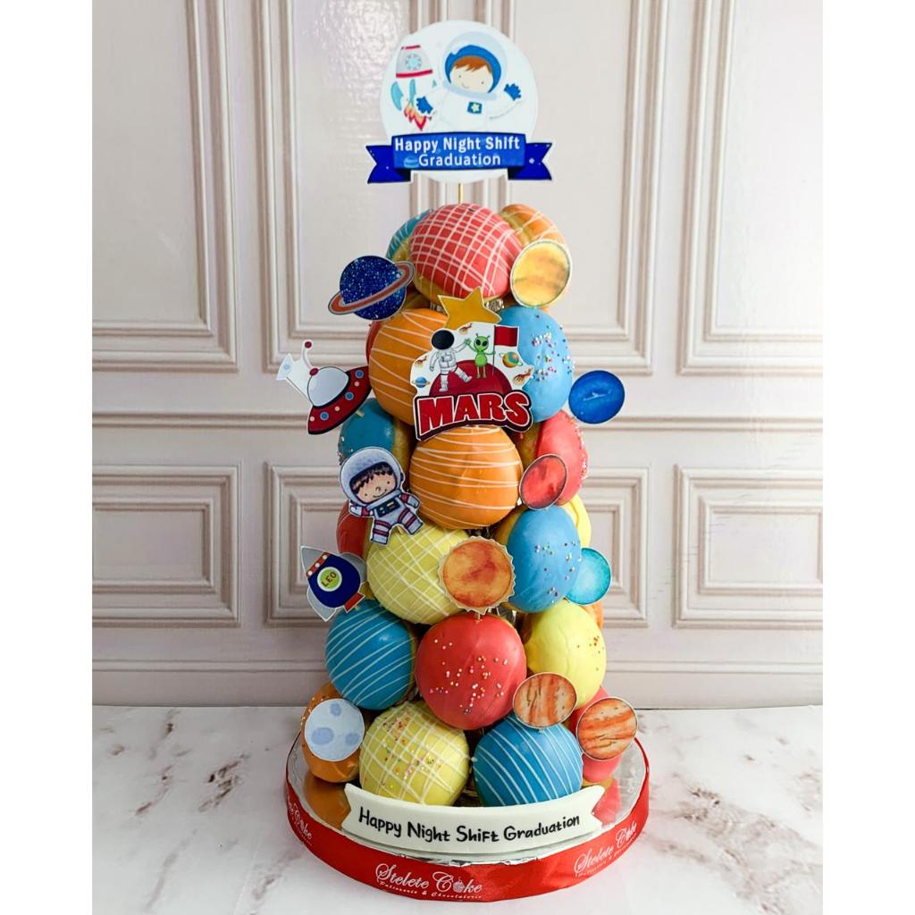 

Kue Ulang Tahun/Birthday Cake/Donat Tower Tema Astronot/Donat Tower Jakarta