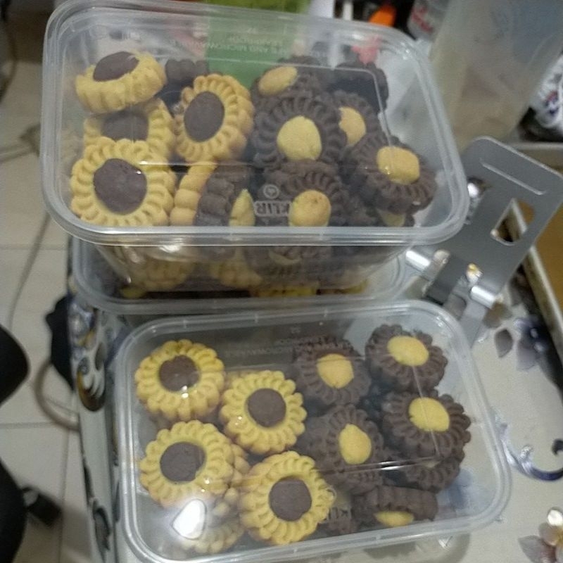 

kue jadul semprit, kue mawar , kue lebaran Quenta cookies