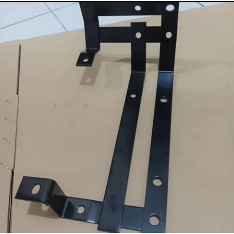 Dudukan Injakan Kaki Besi Stay Sub Assy Hino Lohan S5506-EW022