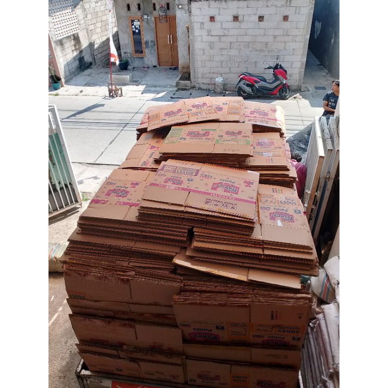 

Kardus Baru Super Jumbo kondisi 95% mulus Cocok Untuk Pindahan Packing Baju wajib pakai plastik