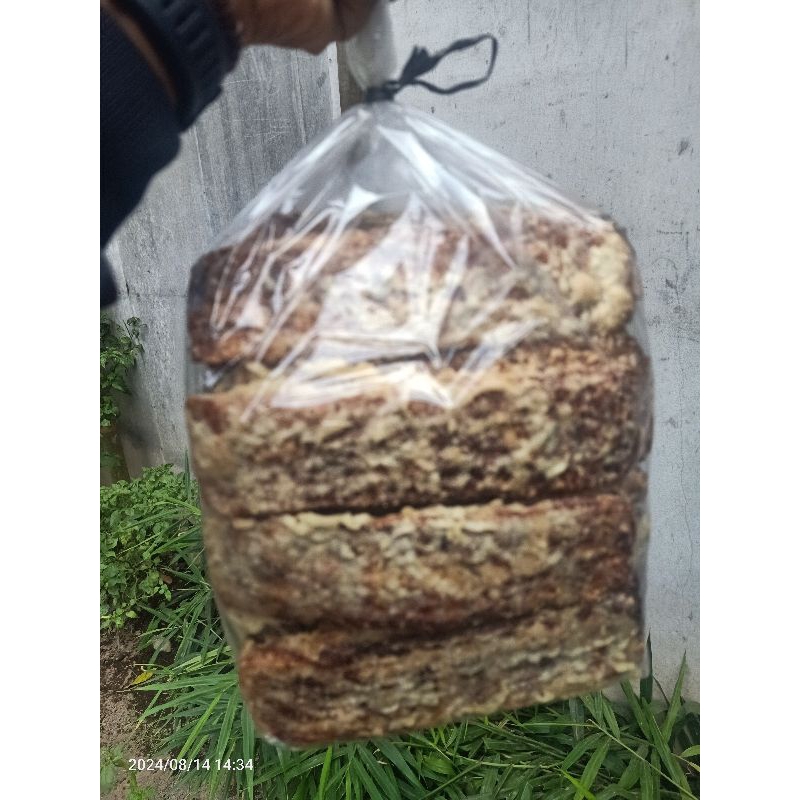 

ENAK ,GURIH,RENYAH SALE PISANG PRES.BERAT PRODUK 2,5KG