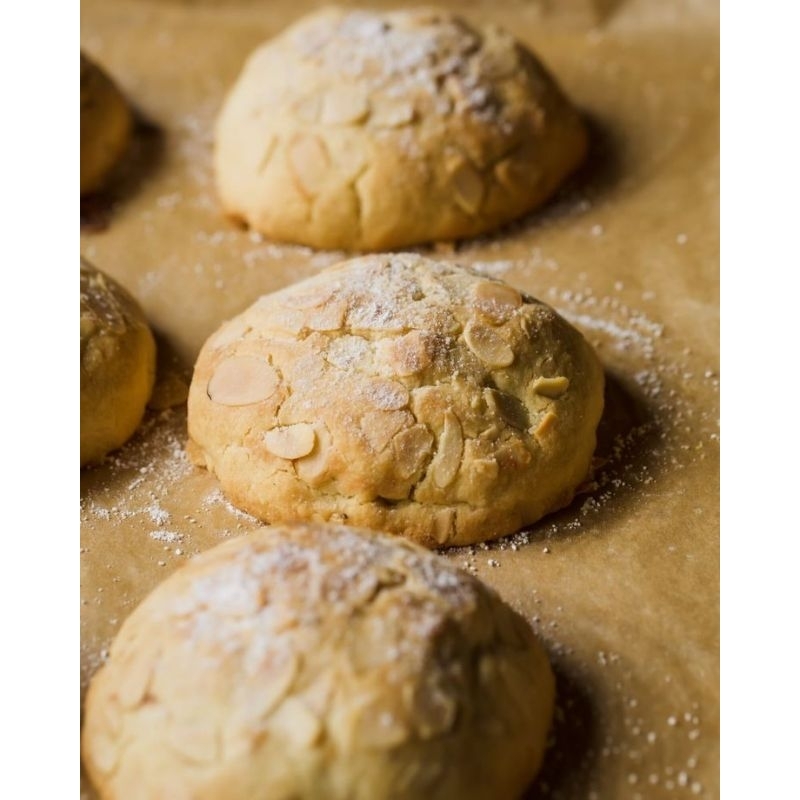 

Almond Croissant Cookie
