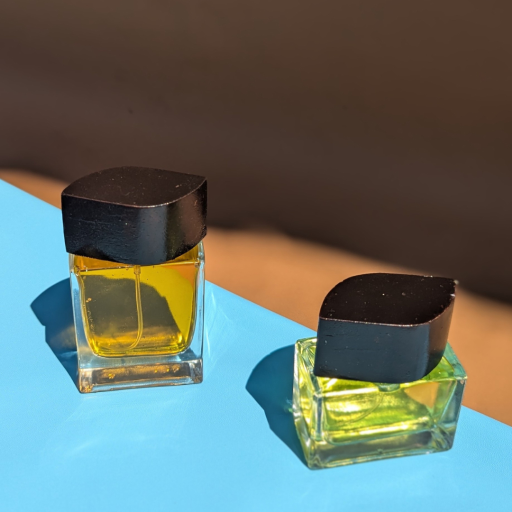 Tutup botol parfum kayu motif daun