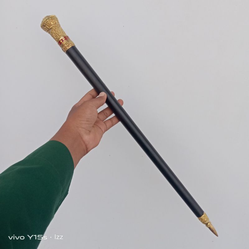 Tongkat komando galih kelor dilengkapi assesoris ornamen cap polri