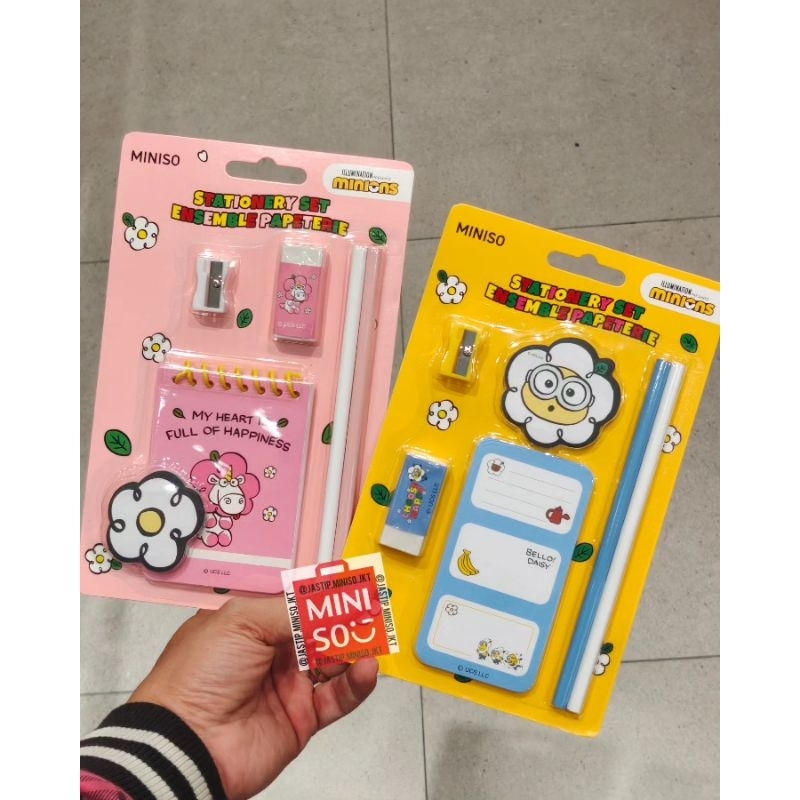 

MINISO Alat Tulis Set / Stationary Set DAISY MINIONS Collection (YELLOW / PINK)