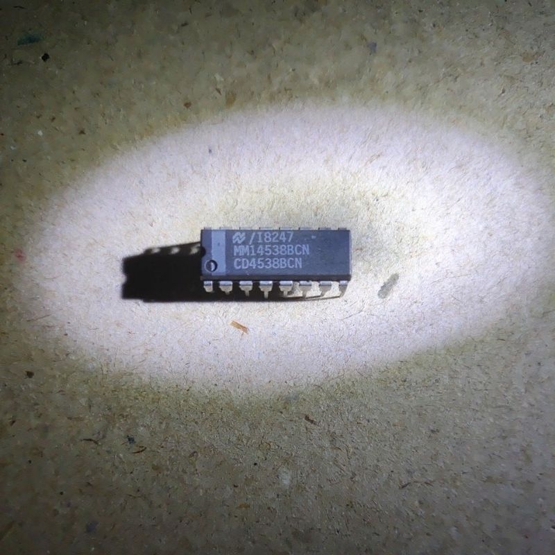 IC CD 4538 = MC 14538