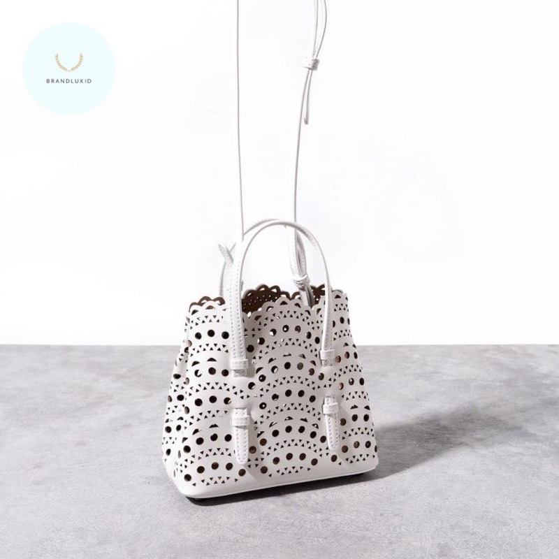 Alaia Mina 16 vienne wave tote bag