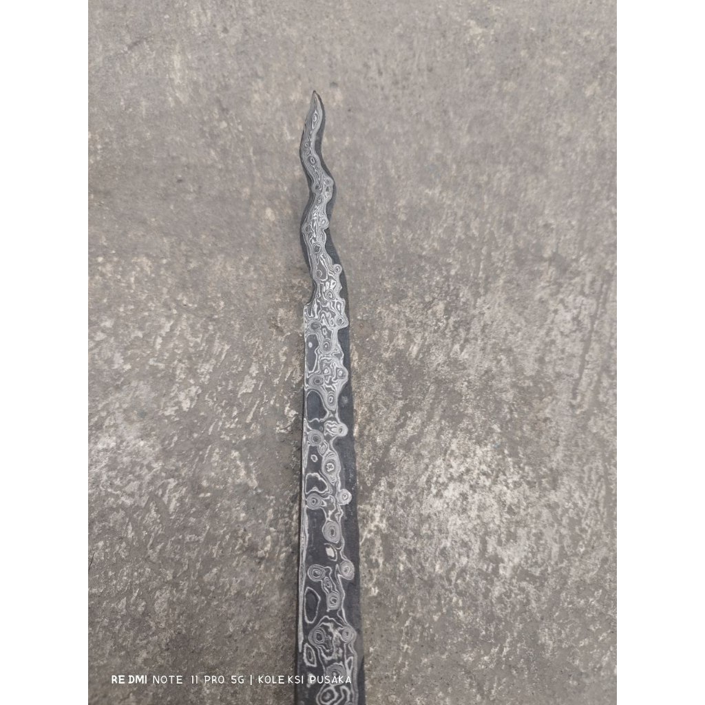 Keris Kamardikan  Kebo Damar Murup luk 5 pamor Udan Mas Istimewa