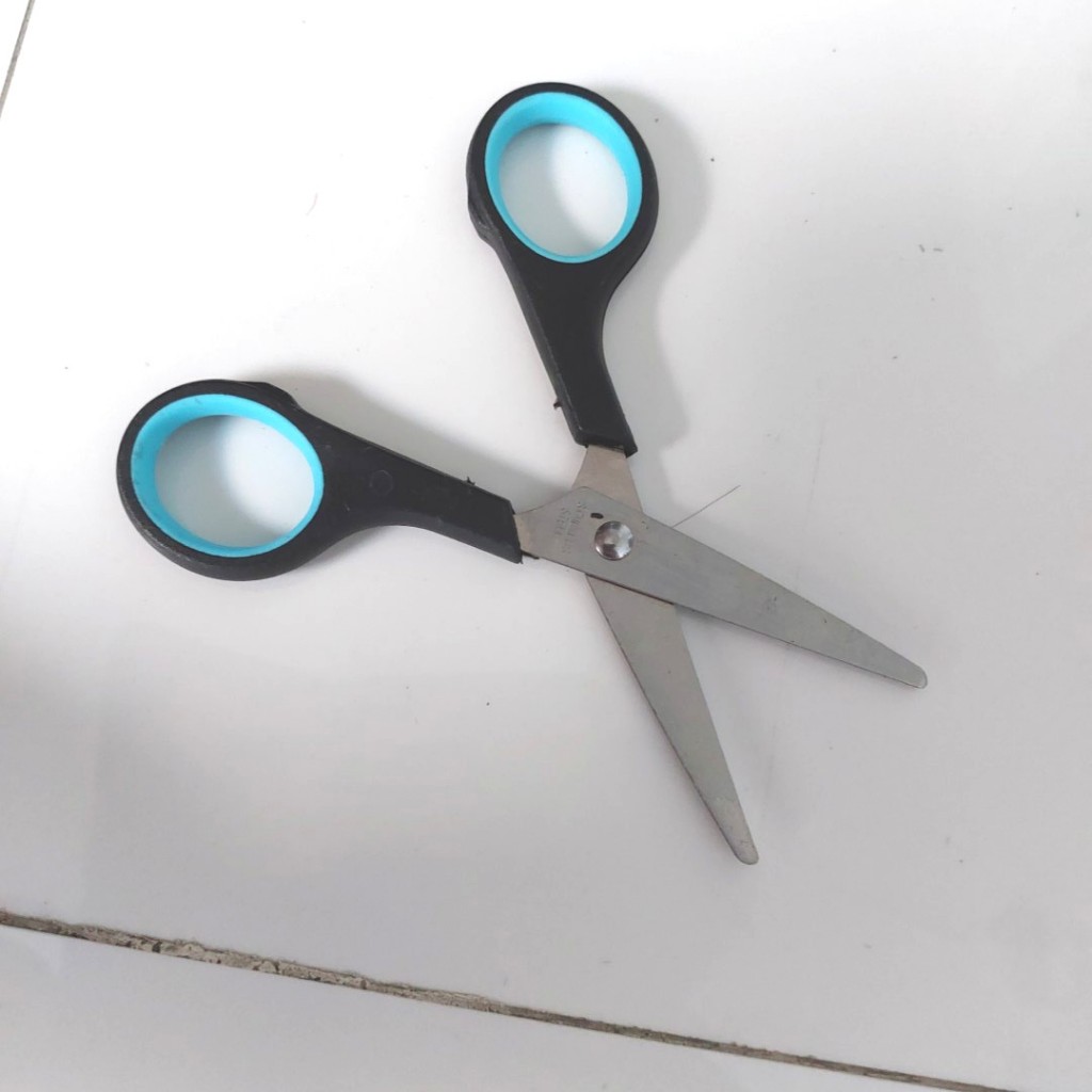 

1 BUAH Gunting DR5 Kecil Murah - Merk Random