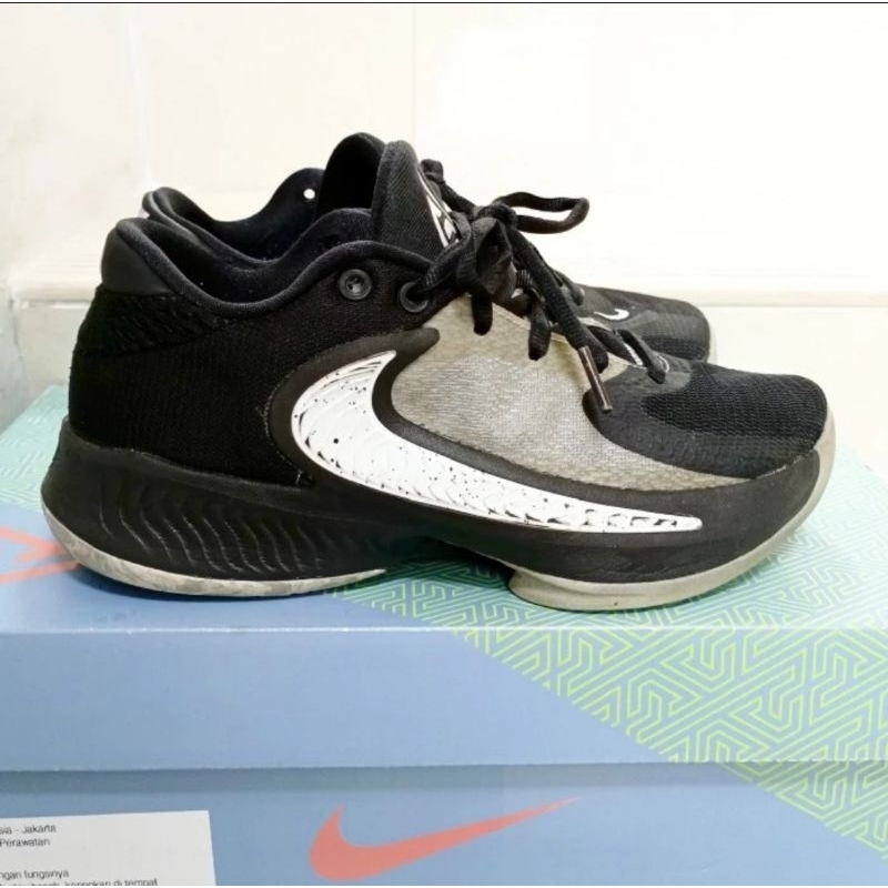 Sepatu Basket Anak Nike Freak 4