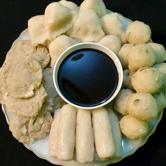 

Pempek mix khas Palembang