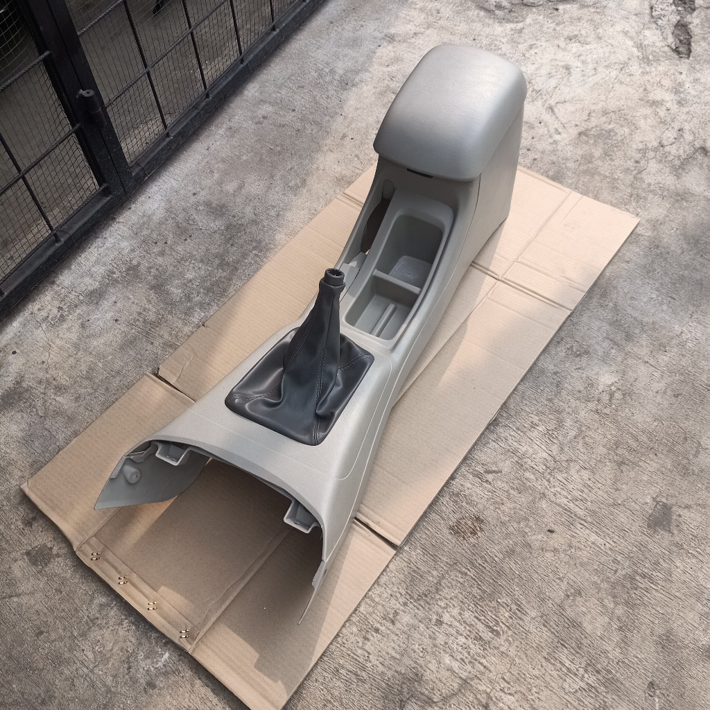console Box Innova 2005-2015