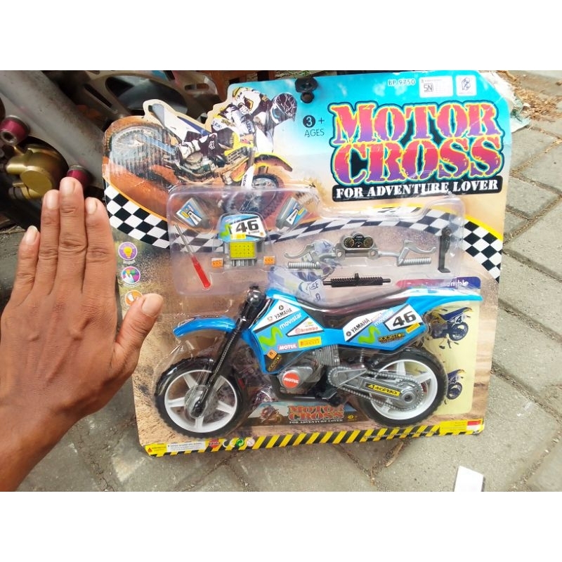 Mainan Motor Cross Rakit Ukuran Besar Seperti Di Gambar Ada Perbandingan Dg Penggaris