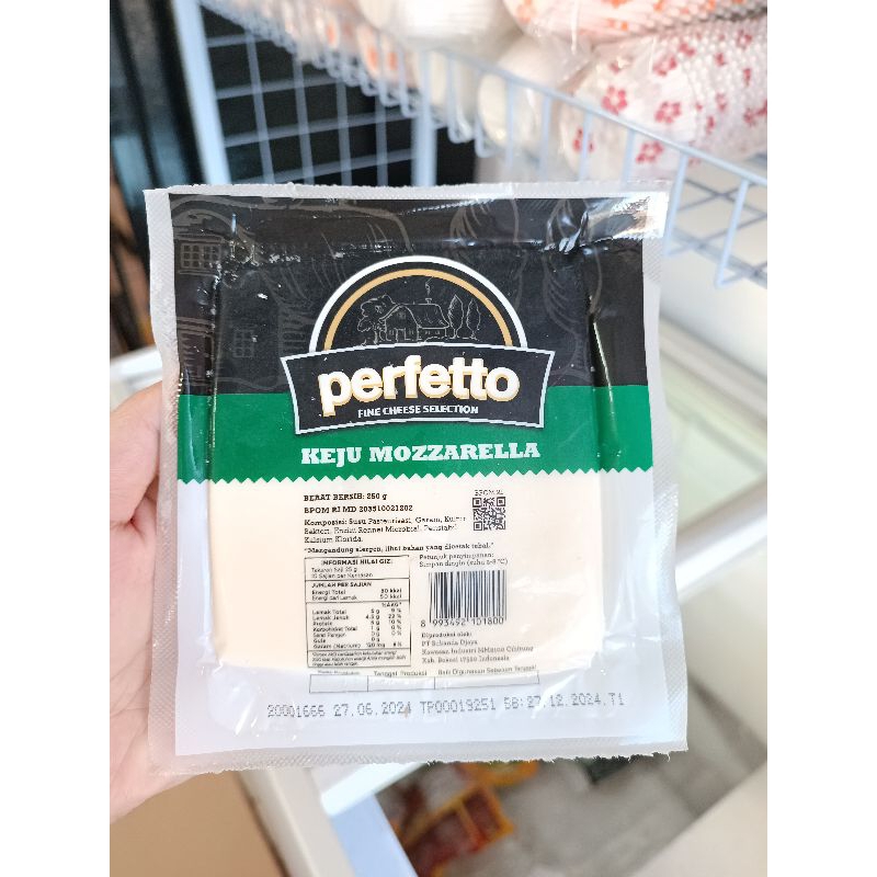 

[ 250 GRAM ] BACA DESKRIPSI Keju Mozarella Perfetto 250gram