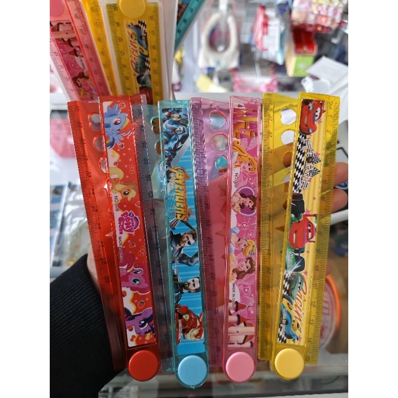

MISTAR LIPAT FANCY KARAKTER ANAK 30CM SAMPING GERIGI CETAKAN BENTUK MISTAR LIPAT PER 1PCS PENGGARIS