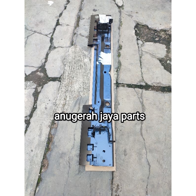 Palang Radiator / Palangan Radiator Bawah Grand Avanza 2012-2020 Original