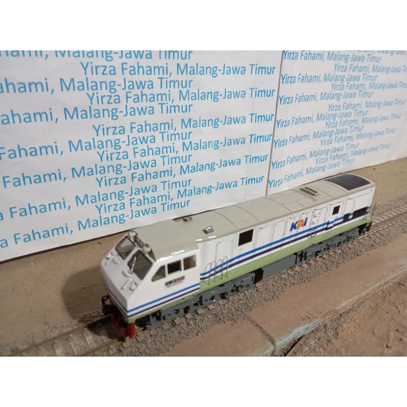Miniatur Lokomotif Kereta api Indonesia CC 203 dishub ( Dummy) tanpa mesin