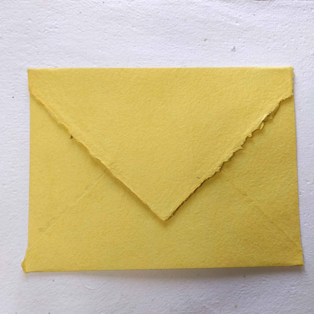 

Amplop Handmade C5 Kuning Kunyit – Vintage & Unik, Kertas Daur Ulang