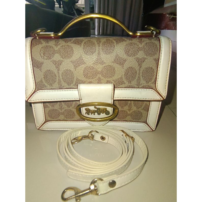 (Preloved Pedas) Coach** Creme Beige Leather Top Handle Bag With Subtitute Strap