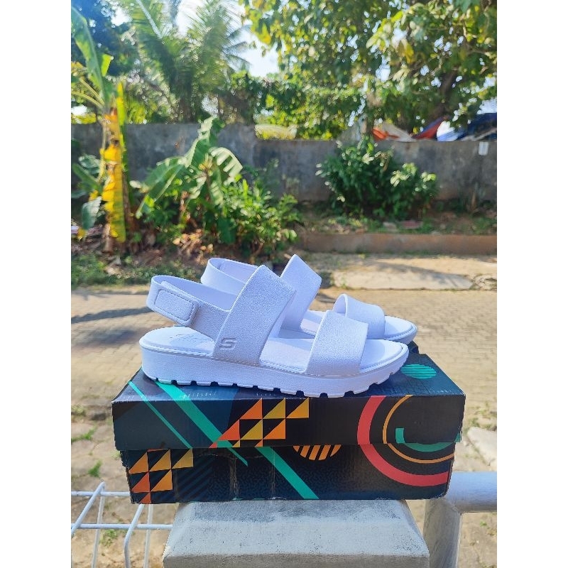 Sepatu Sandal Skechers Wanita