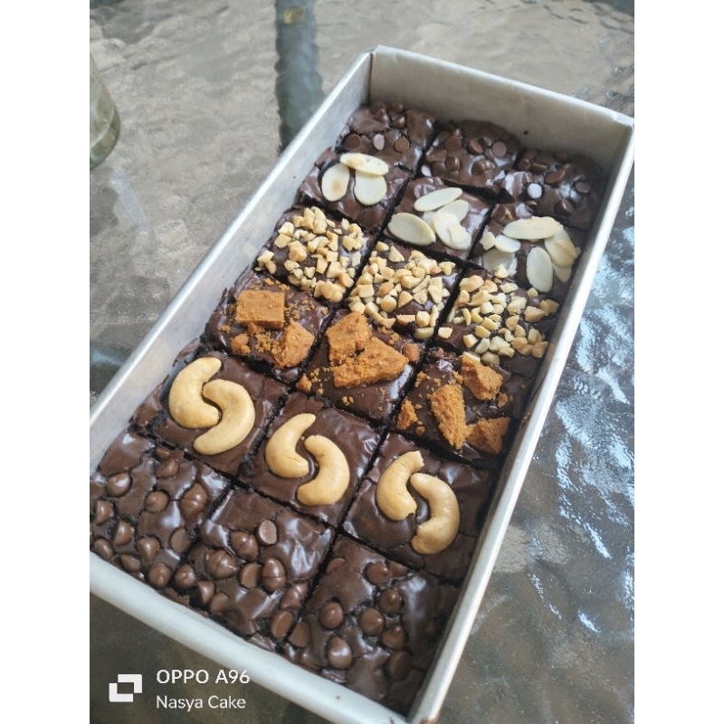 

FUDGY BROWNIES/ BROWNIES PANGGANG UKURAN 20x10