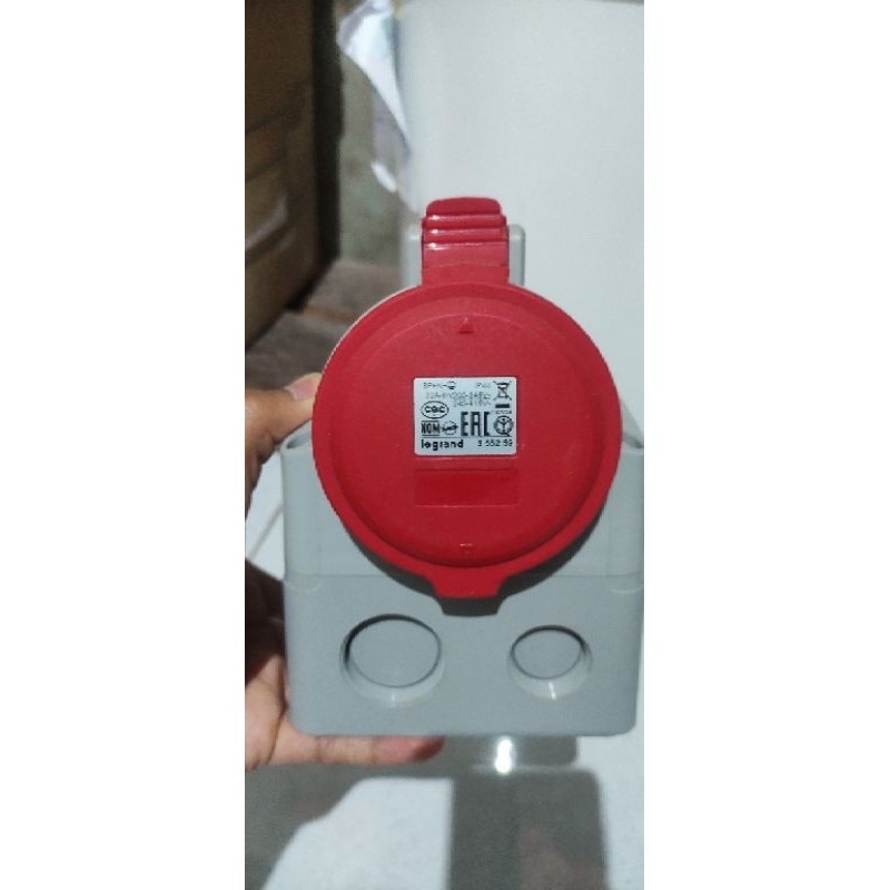 Legrand Stop Kontak 3 phase 5 Pin 32 Ampere