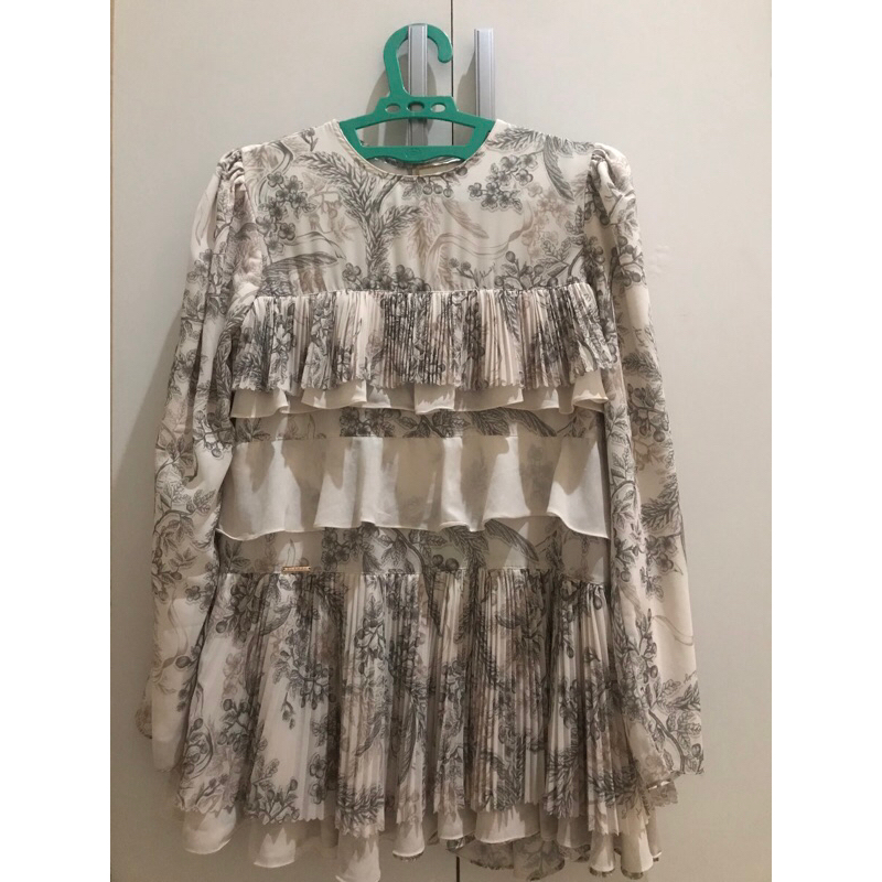 Preloved Ruby blouse Wearing klamby