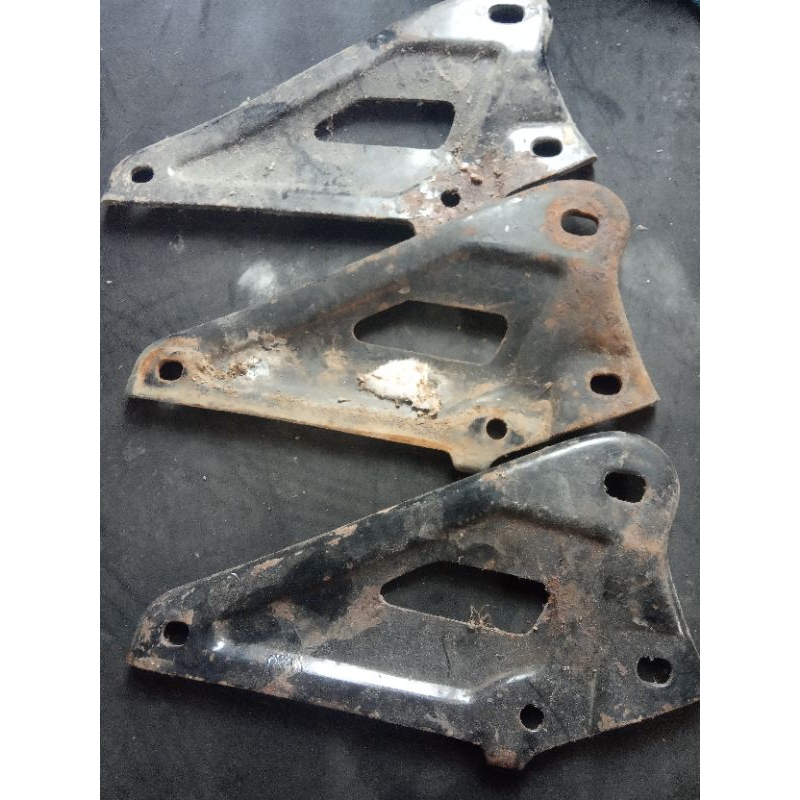 breket dudukan knalpot motor Honda win WIN100 ori