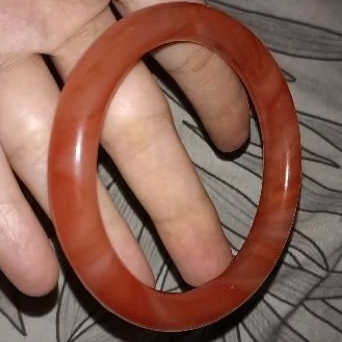 gelang giok merah